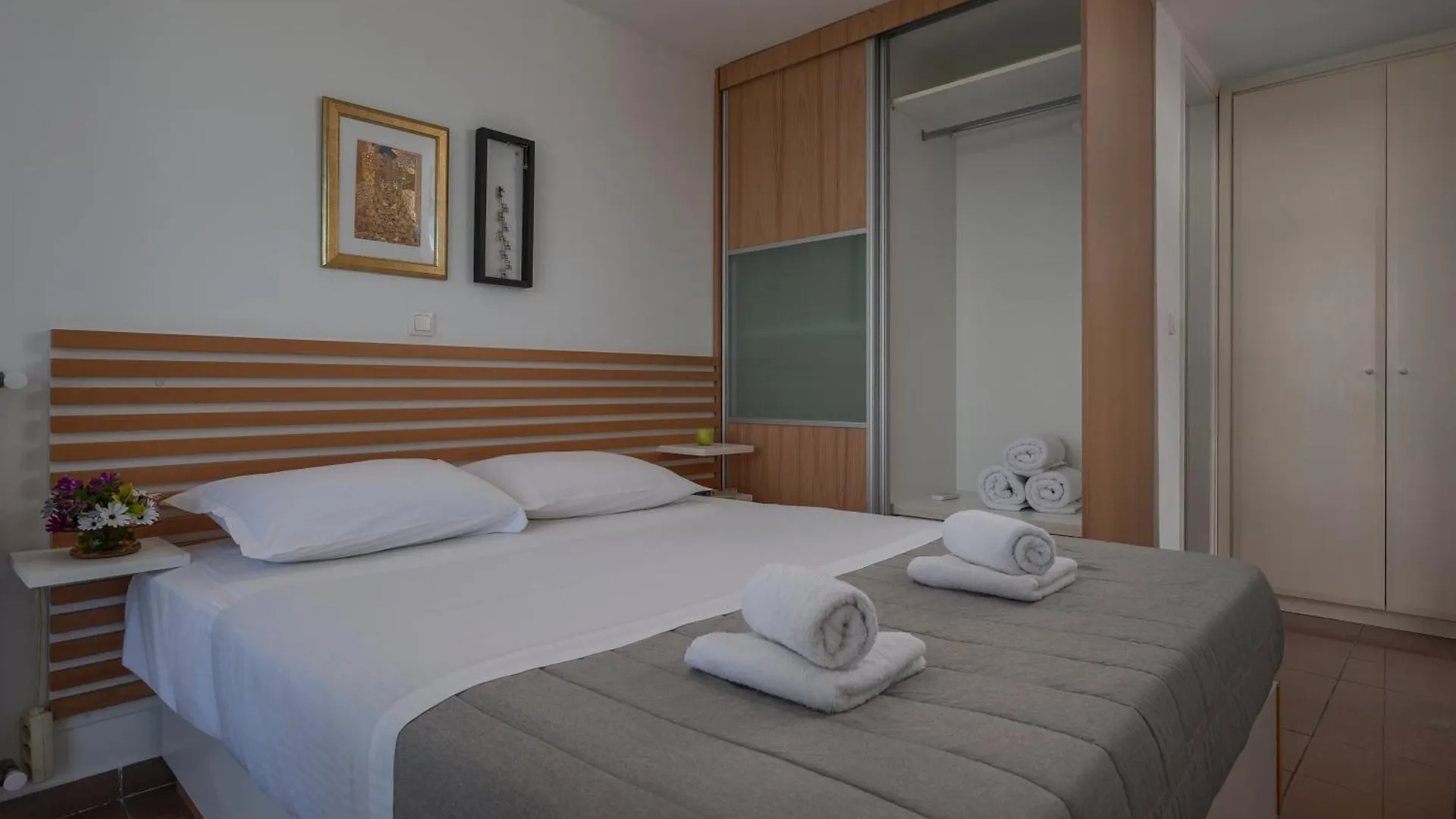 Ng Villas Polichrono بوليخرونو